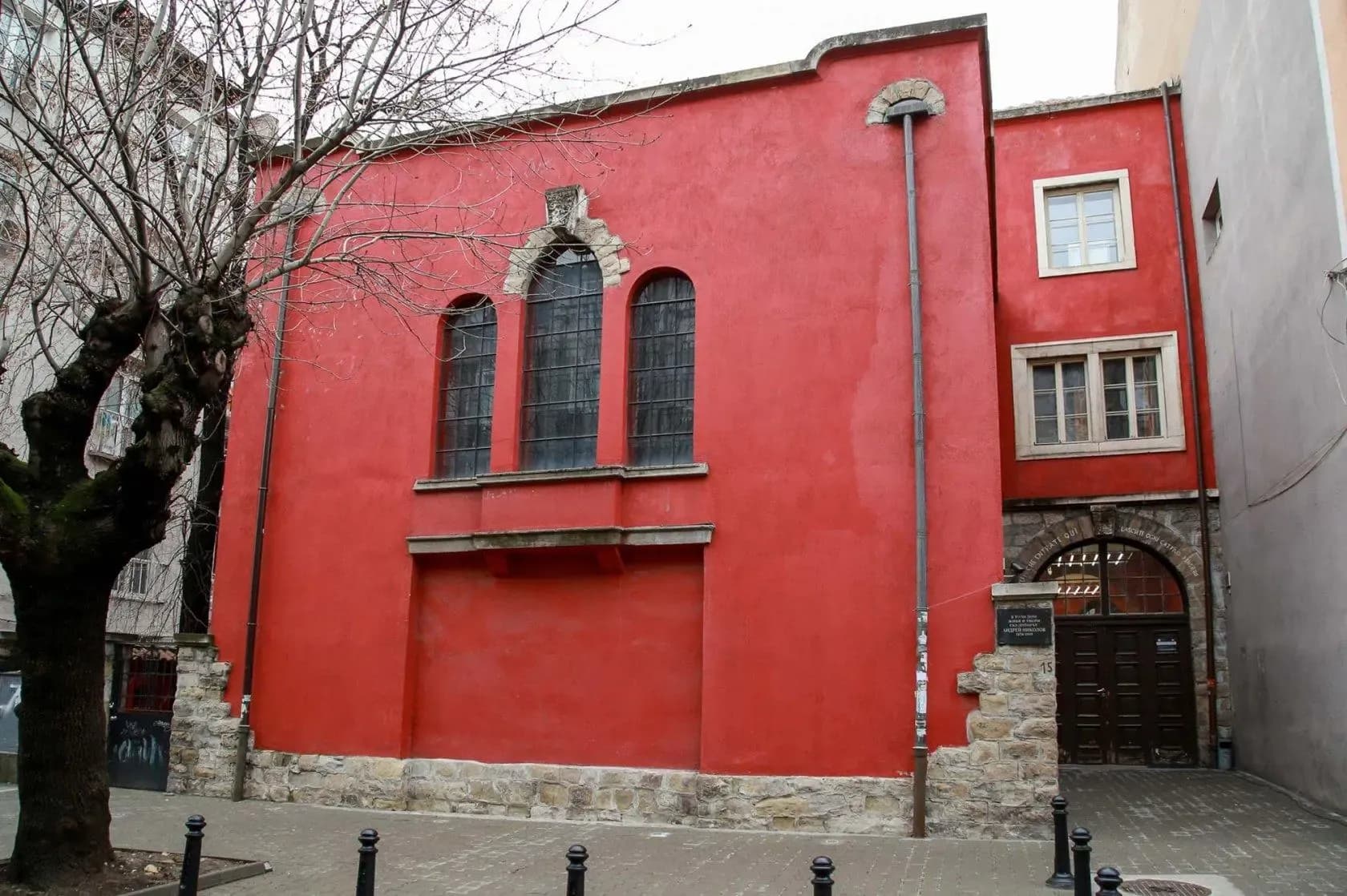 RedHouse_FacadeRed2%20%281%29-1754211617836.webp